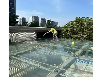 南京江北新区附近玻璃清洗预约上门电话 擦洗窗户玻璃怎么收费图3