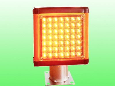 同步太阳能雾灯 方形太阳能诱导灯交通设施厂家图1