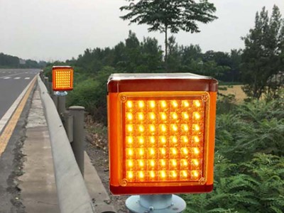 同步太阳能雾灯 方形太阳能诱导灯交通设施厂家图3