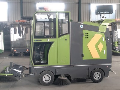 山东环保（雾炮型）纯电动四轮扫路车厂家销售价格表