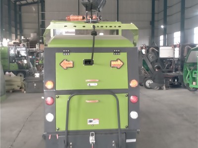 山东环保（雾炮型）纯电动四轮扫路车厂家销售价格表图3