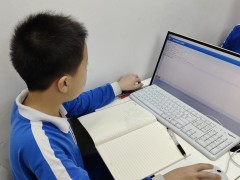 杭州少儿编程培训机构-杭州c++信息学奥赛培训班：AI时代，为孩子点亮未来科技的灯塔