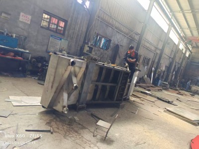 新乡市 轻型直线振动筛 分离矿石与杂质用直线筛